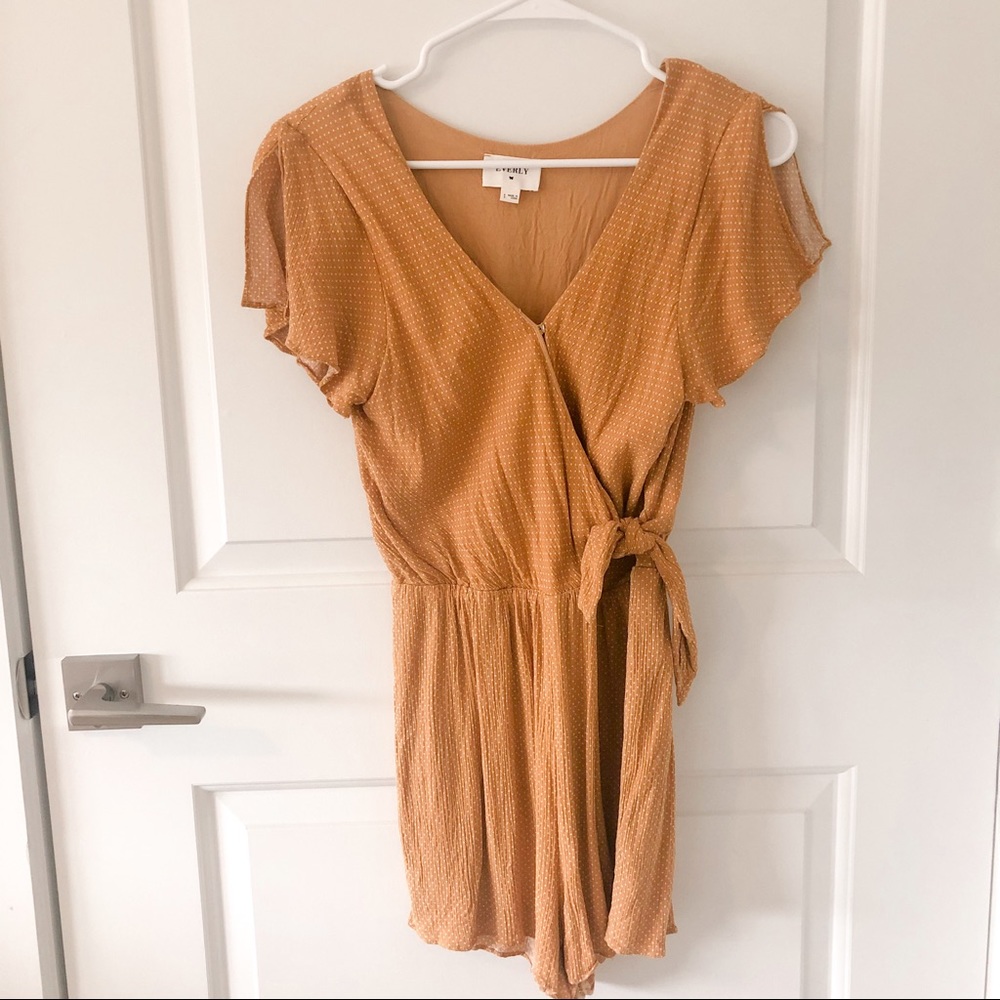 EVERLY Yellow polka dot romper